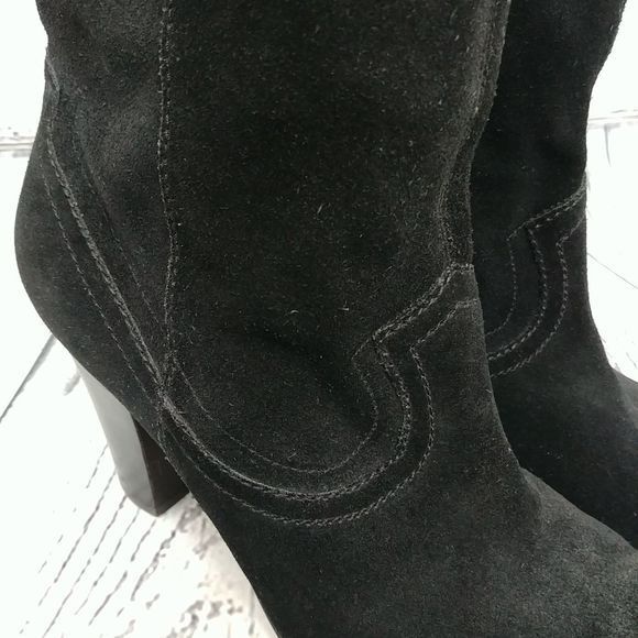 B. Makowsky Black‎ Suede Heeled Booties - Picture 2 of 12
